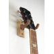 K&M 16220 GUITAR WALL MOUNT CORK WOOD 82X100X115MM (MM)